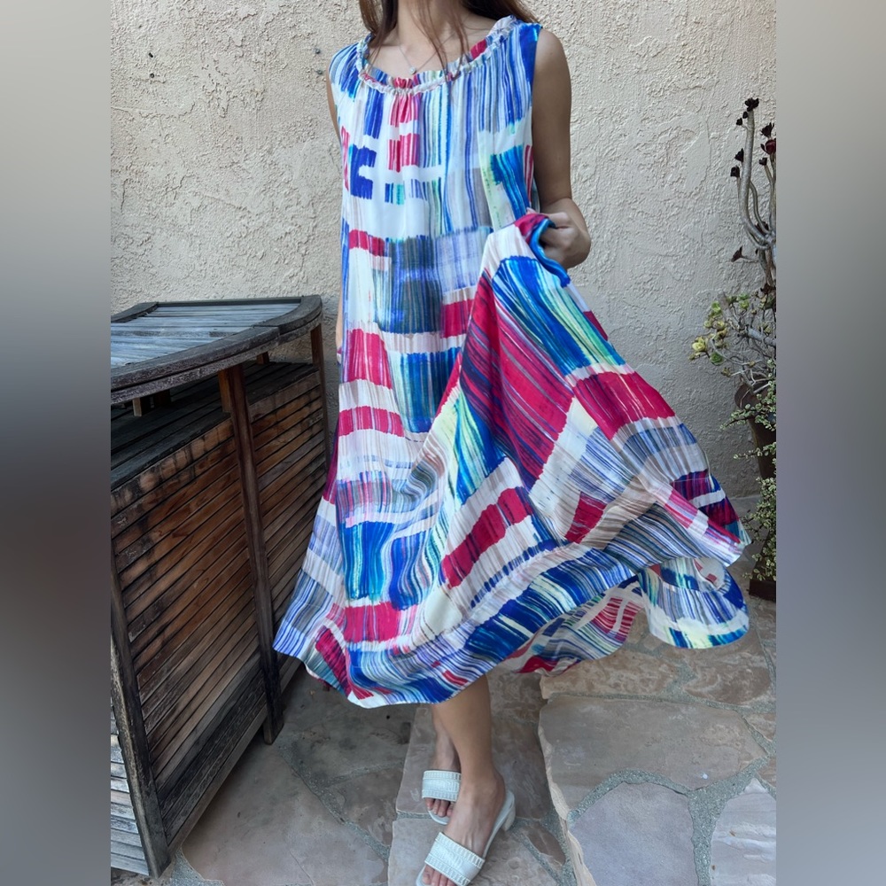 Gorgeous Grecian dress .